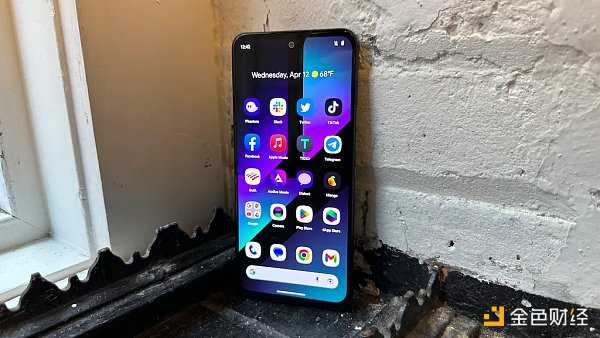 Solana Saga 抢先体验:价值 1000 美元的 Web3 手机值得入手吗?-iNFTnews