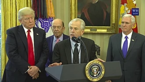 特朗普极端关税政策背后推手：“非主流”经济学家纳瓦罗